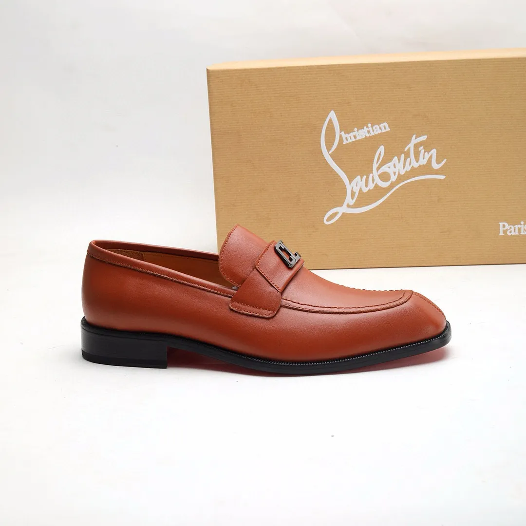 Batch 1,080 yuan 💰••New real shots••CL～High-end men’s 👔casual•loafers with red soles! ••🆑Genuine and top-quality goods from original orders ••✅💯 Purchase goods from top-quality original orders! Original imported patterned cowhide ➕Imported cowhide lining ➕Cowhide feet ➕Original leather outsole~🉑️Feel free to compare the authentic ones! Size: 38-44 (45.46.47 can be customized)